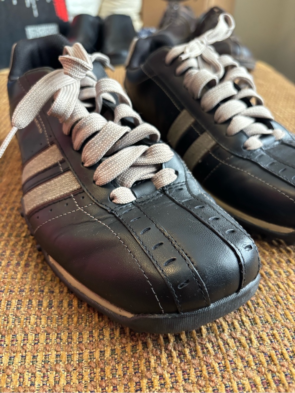 Skechers SN 50661 Black Leather
Gray Canvas Stripe Sneakers Size 8
Y2K Style